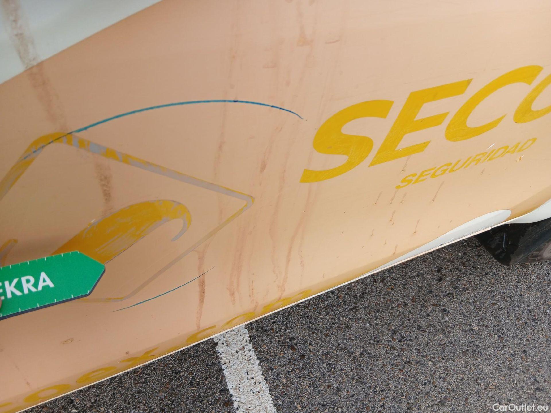  Toyota  Hilux TOYOTA  / 2016 / 4P / pickup 2.4 D-4D Cabina Doble GX #34