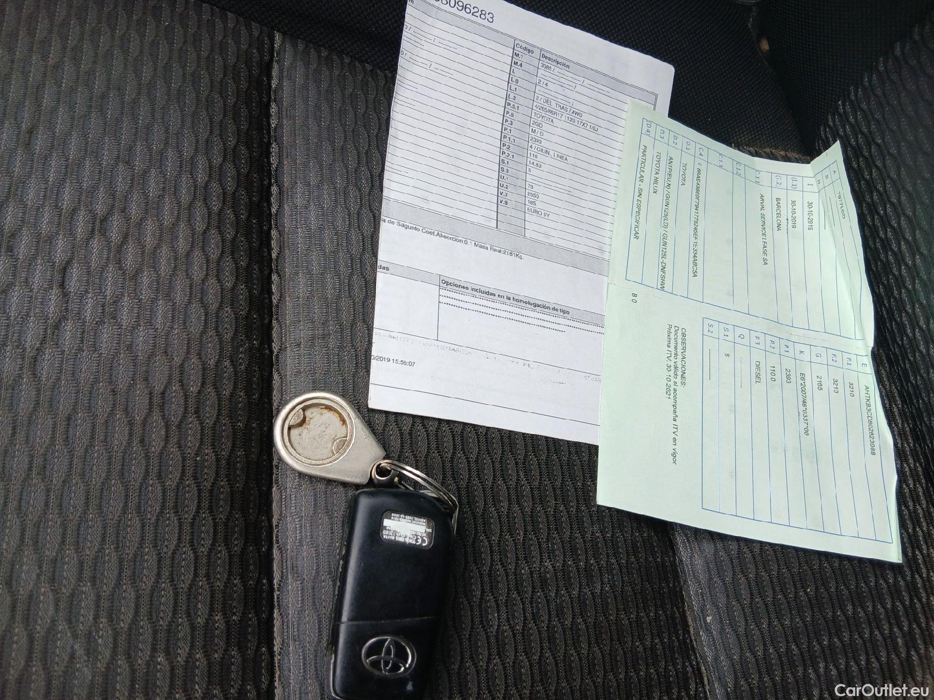  Toyota  Hilux TOYOTA  / 2016 / 4P / pickup 2.4 D-4D Cabina Doble GX #1