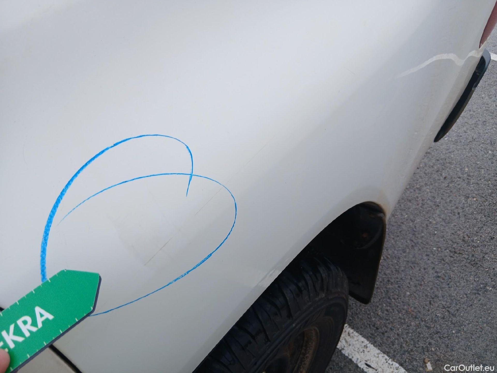  Toyota  Hilux TOYOTA  / 2016 / 4P / pickup 2.4 D-4D Cabina Doble GX #19