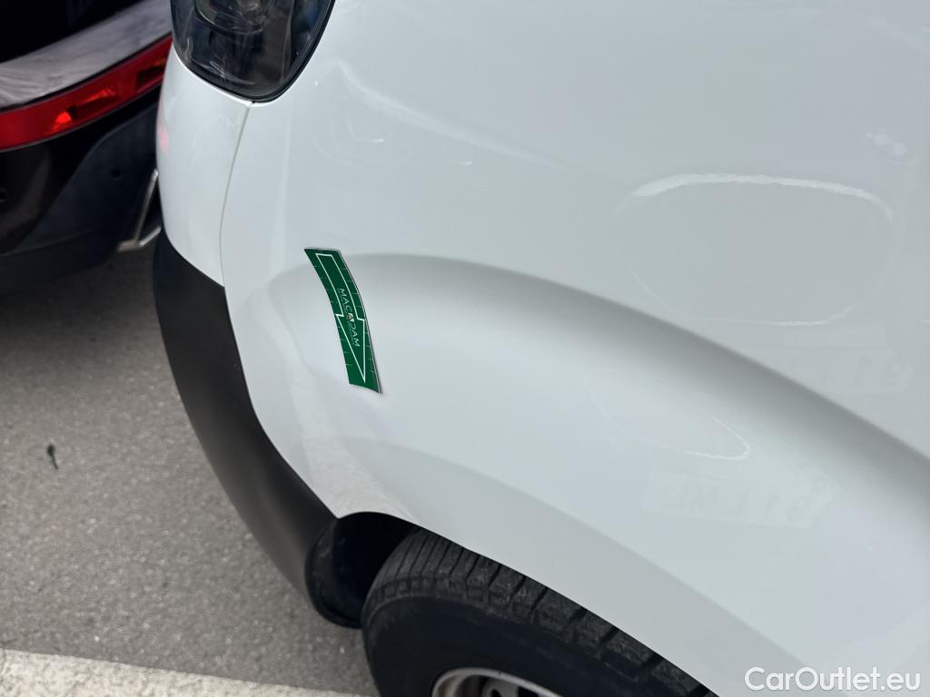  Opel  Vivaro OPEL  / 2019 / 4P / furgón 1.5 Diésel 74kW(100CV)M Std Exp #11