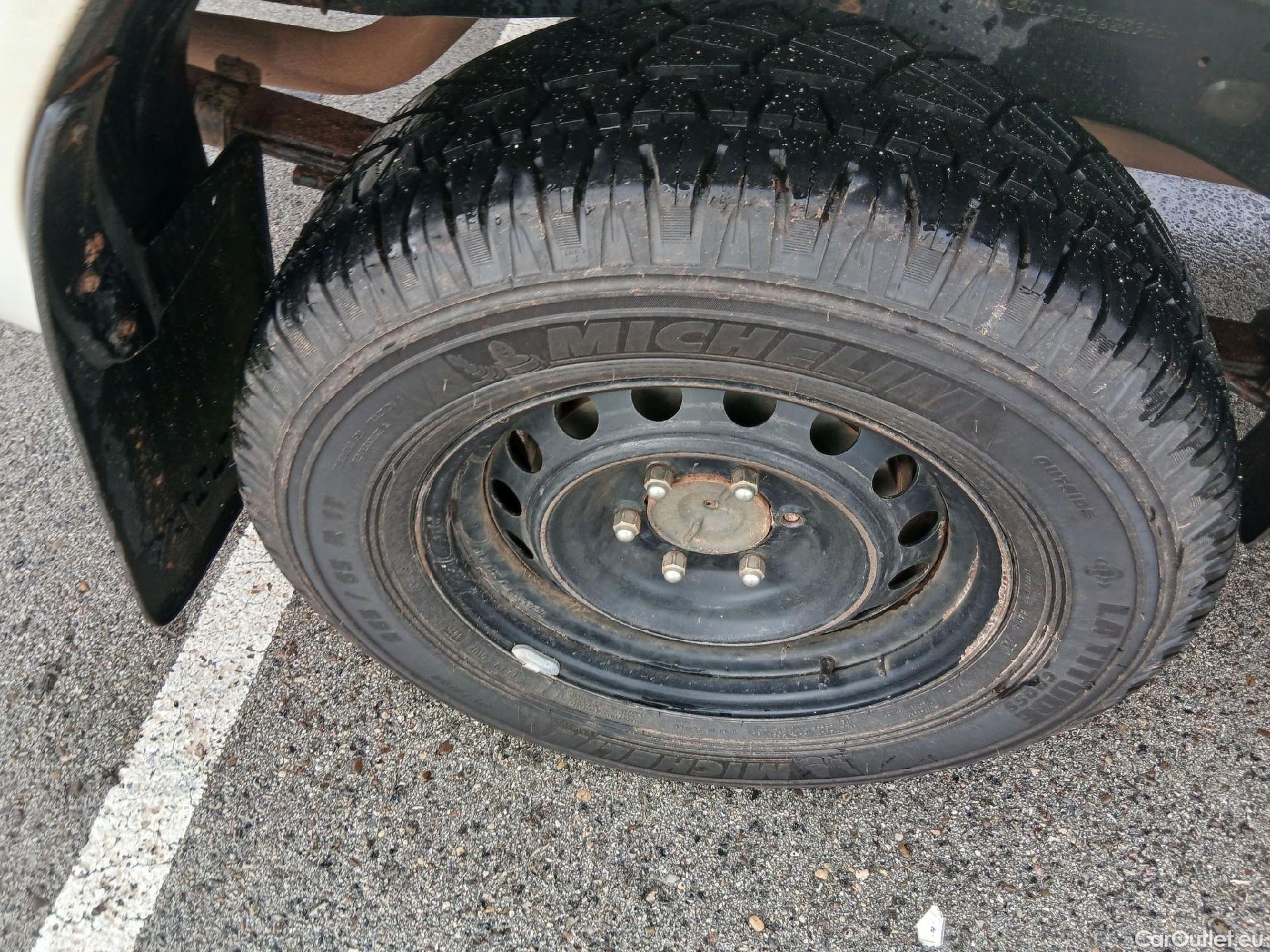  Toyota  Hilux TOYOTA  / 2016 / 4P / pickup 2.4 D-4D Cabina Doble GX #8