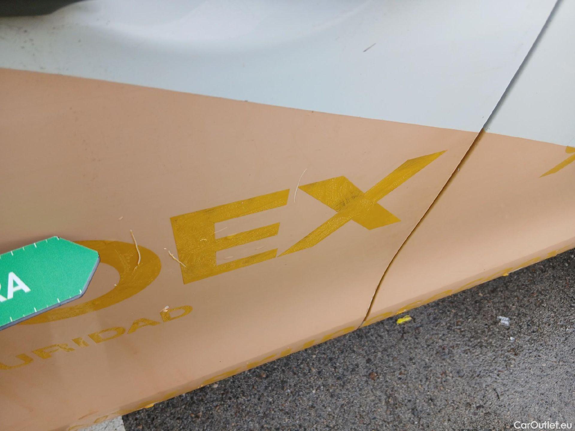  Toyota  Hilux TOYOTA  / 2016 / 4P / pickup 2.4 D-4D Cabina Doble GX #15