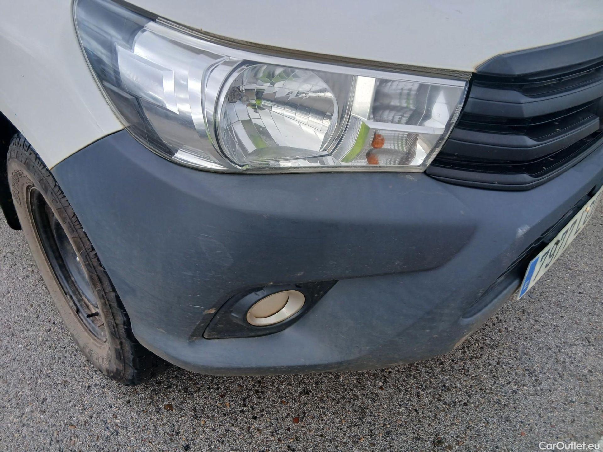  Toyota  Hilux TOYOTA  / 2016 / 4P / pickup 2.4 D-4D Cabina Doble GX #13