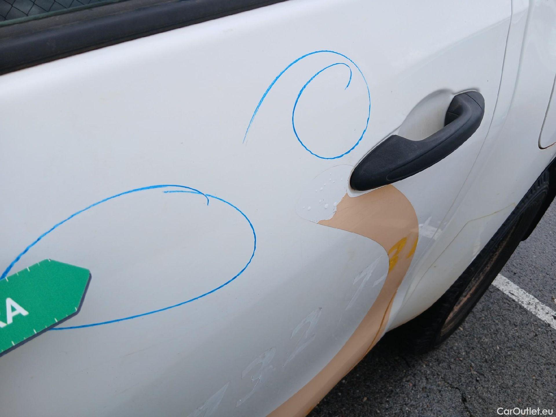  Toyota  Hilux TOYOTA  / 2016 / 4P / pickup 2.4 D-4D Cabina Doble GX #18