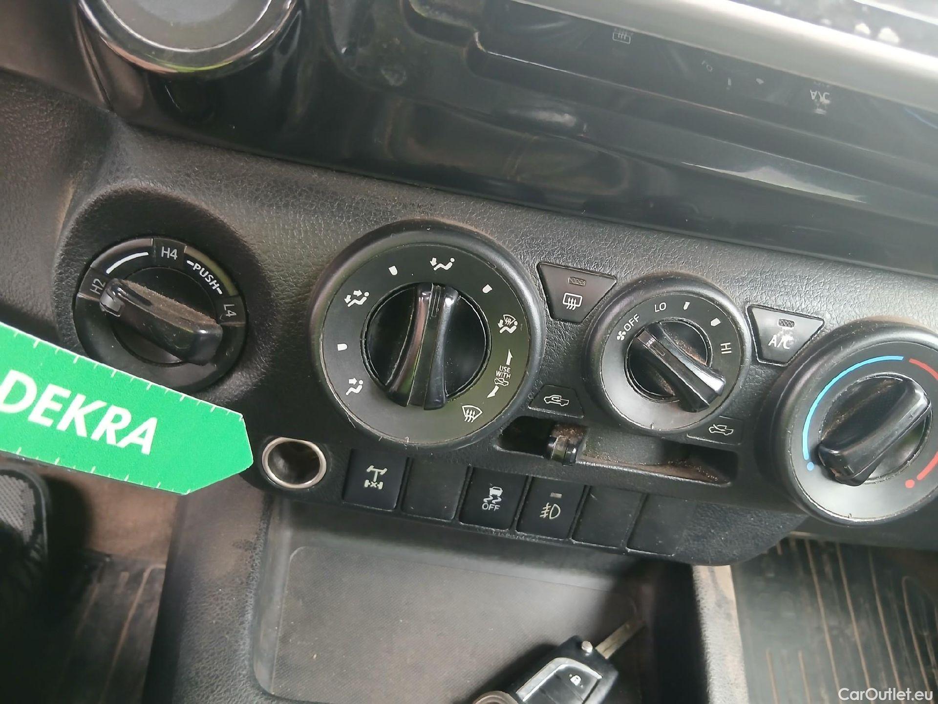  Toyota  Hilux TOYOTA  / 2016 / 4P / pickup 2.4 D-4D Cabina Doble GX #37