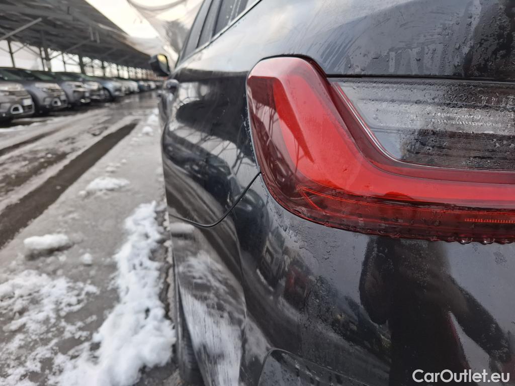  Bmw  Serie 3 BMW Série 3 Touring / 2022 / 5P / Break 320e xDrive 204 Busi Design BVA8 Hybride #26