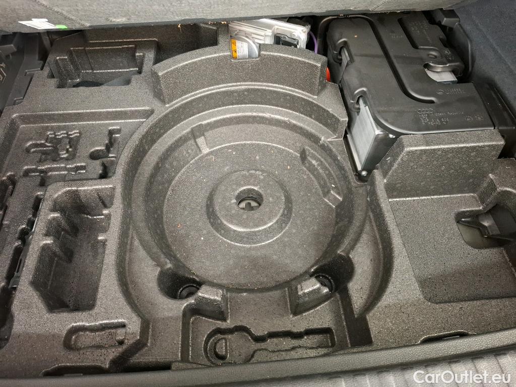  Audi  Q3 AUDI  / 2018 / 5P / SUV 35 TFSI 150 MHEV S TRONIC BUSINESS LINE #9