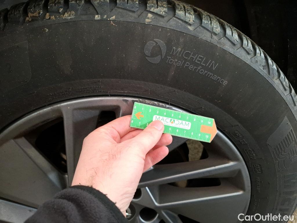  Nissan  Qashqai NISSAN  / 2021 / 5P / Crossover 1.3 MHEV 140 Business Edition #9