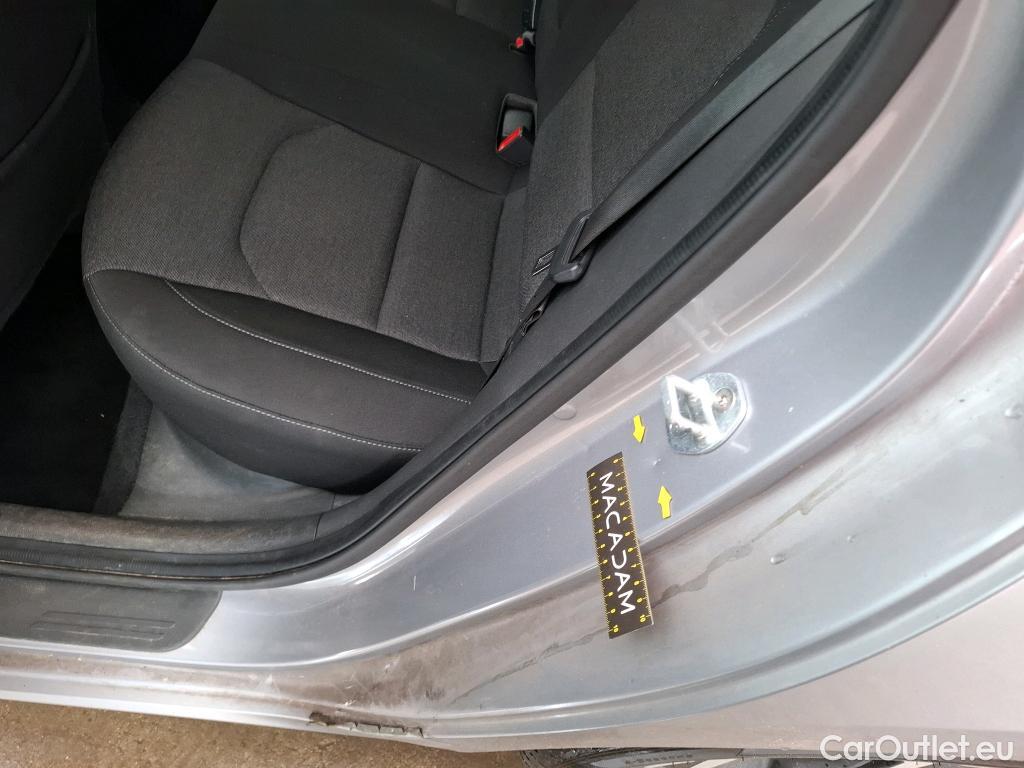  Hyundai  i30  Business 1.6 CRDi 115CV BVA7 E6d #16