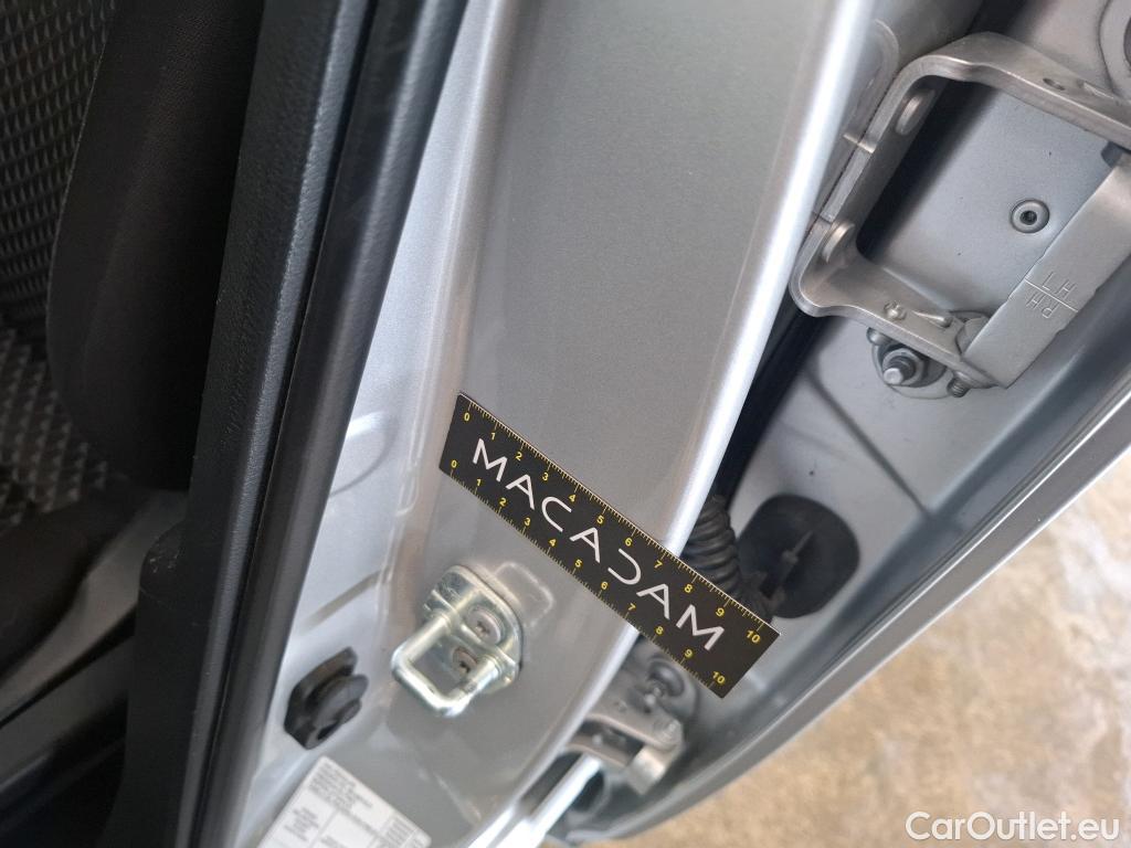  Nissan  Micra NISSAN  / 2016 / 5P / Berline IG-T 100 Business Edition #9