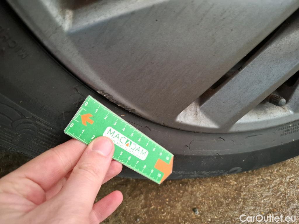  Nissan  Qashqai NISSAN  / 2021 / 5P / Crossover 1.3 MHEV 140 Business Edition #12