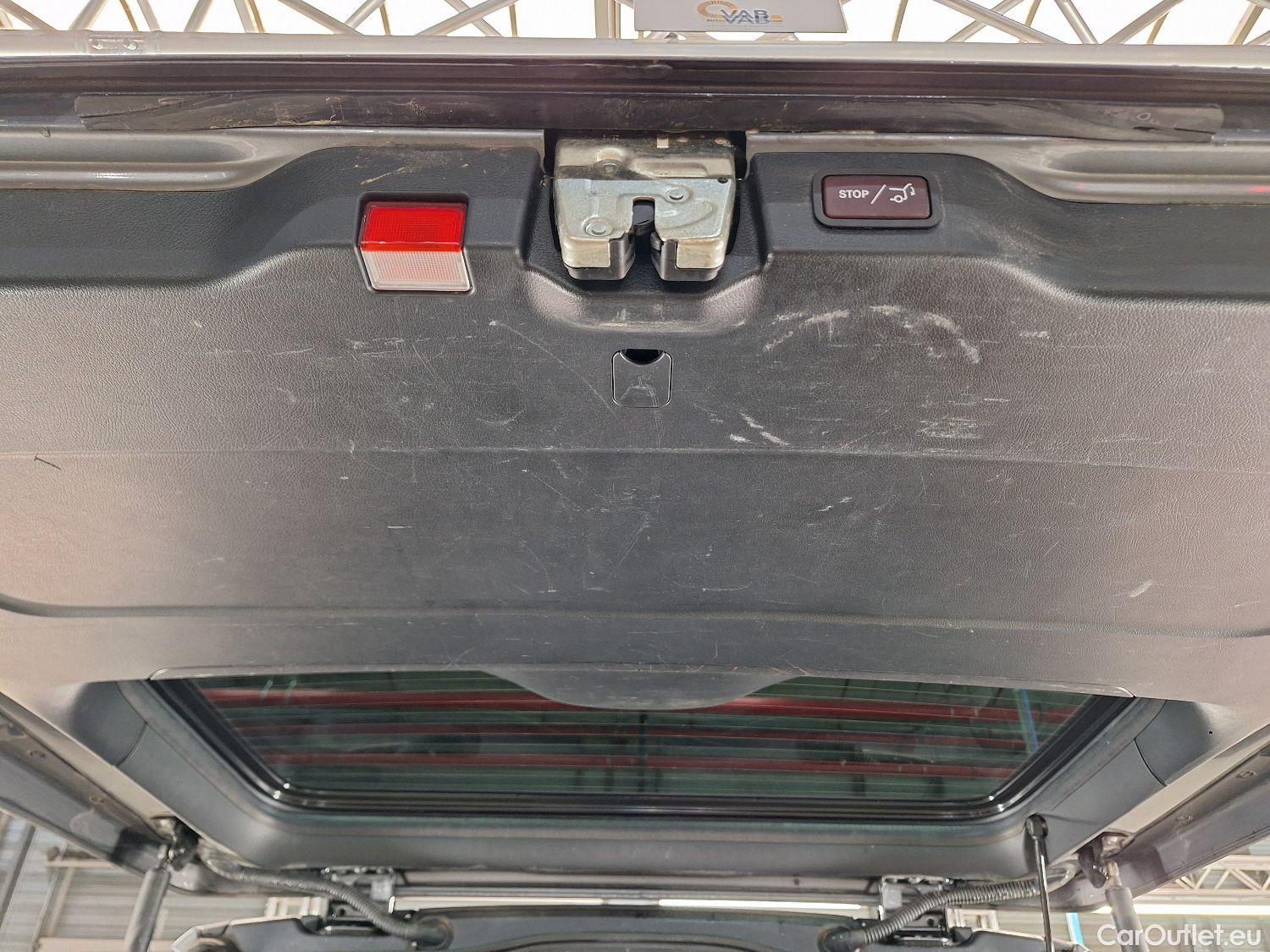  Mercedes  V-Klasse Mercedes, V-Class FL'19, Mercedes-Benz  V 220 d L2 9G-TRONIC Avantg #56