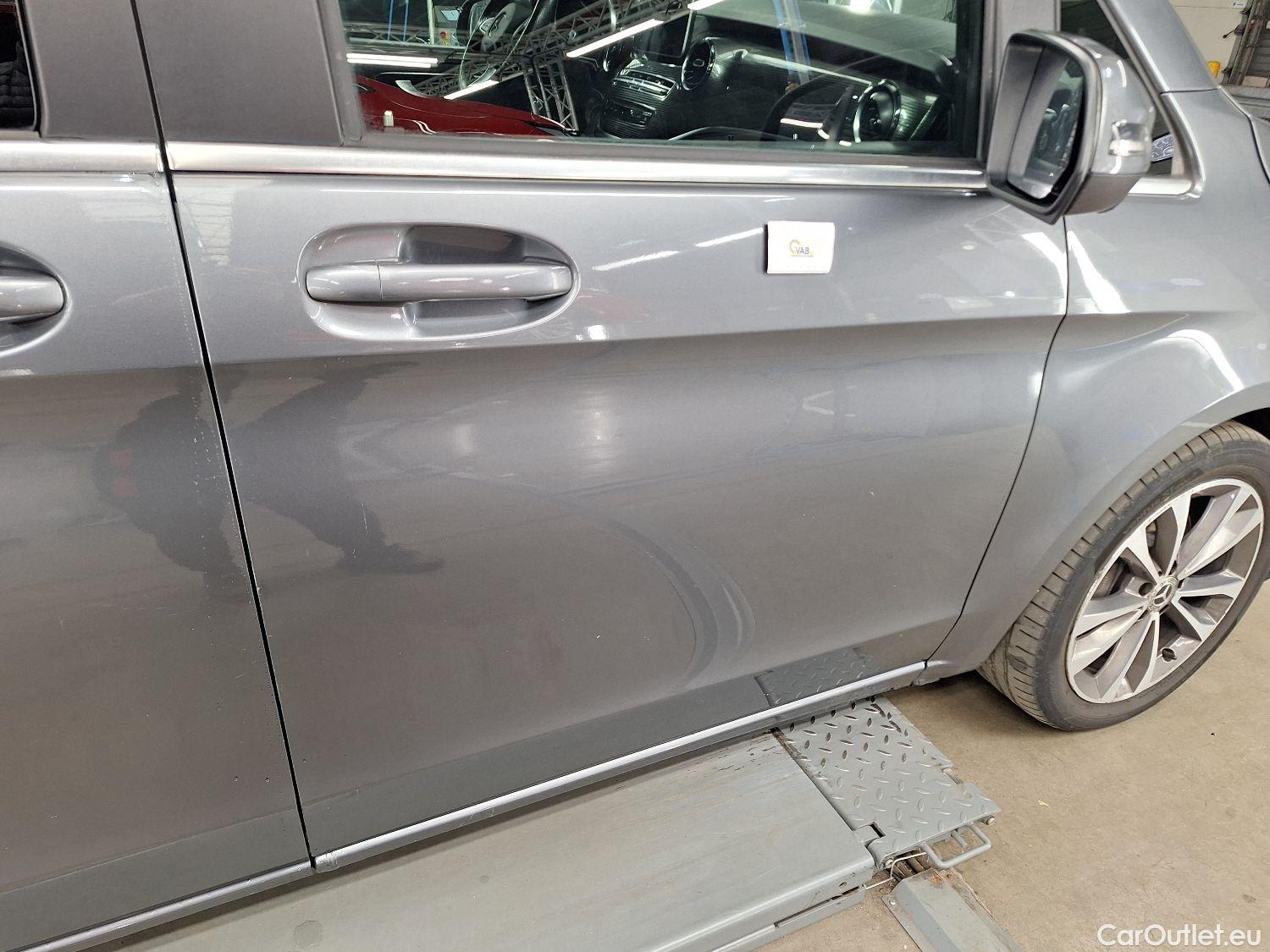  Mercedes  V-Klasse Mercedes, V-Class FL'19, Mercedes-Benz  V 220 d L2 9G-TRONIC Avantg #44