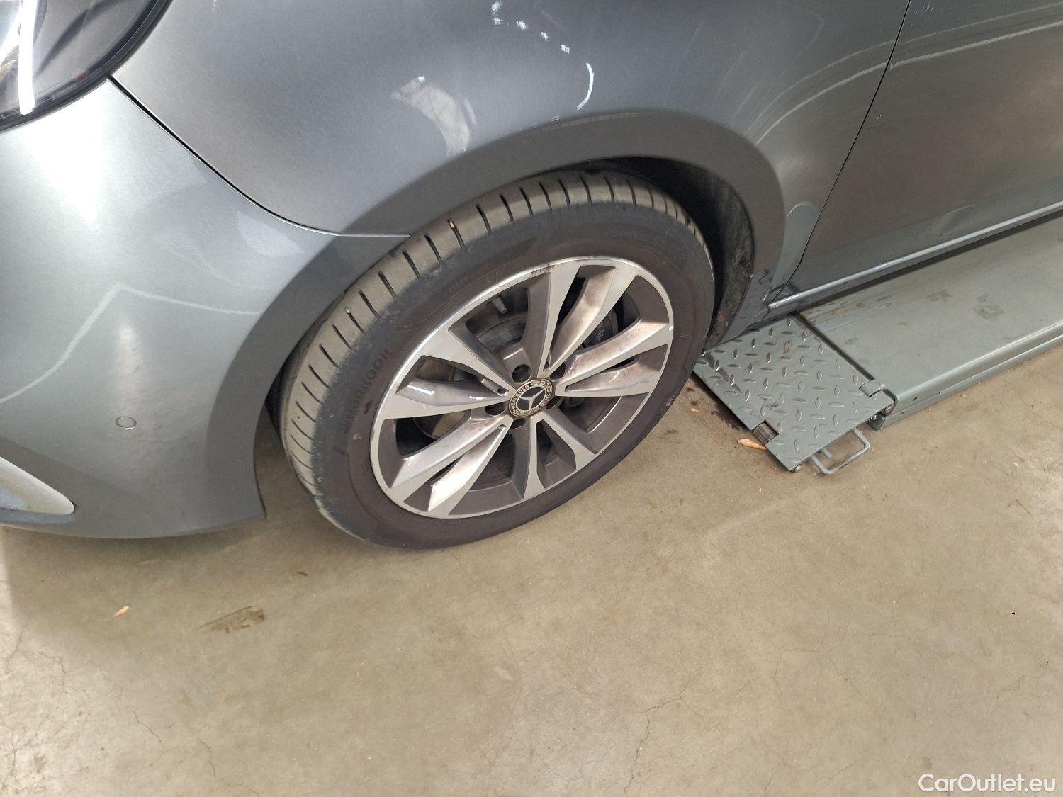  Mercedes  V-Klasse Mercedes, V-Class FL'19, Mercedes-Benz  V 220 d L2 9G-TRONIC Avantg #69