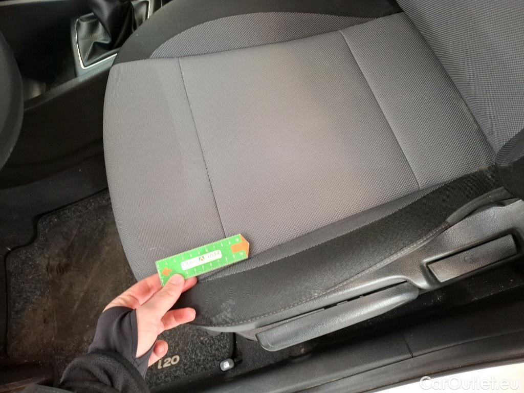  Hyundai  i20  Intuitive 1.2 85CV BVM5 E6 / TRANSFO VP/VF #19