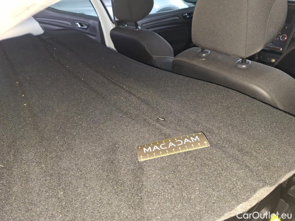  Renault  Megane  IV Berline 5pt. Société Air Nav 1.5 dCi 90CV BVM6 E6 #32