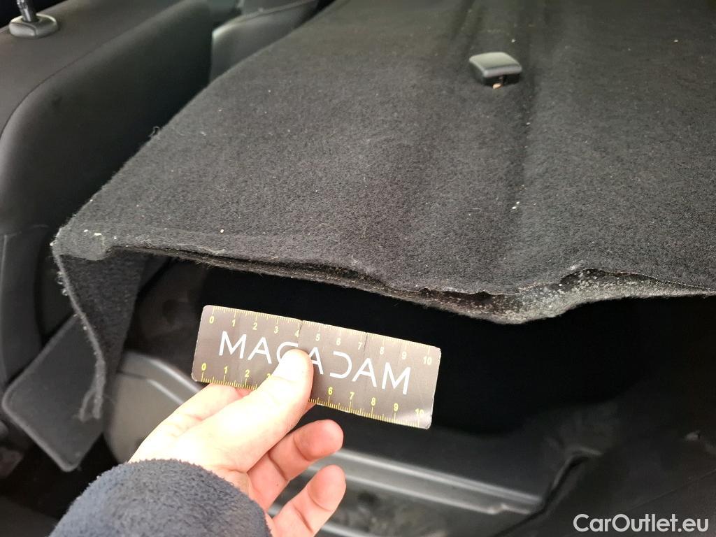  Renault  Megane  IV Berline 5pt. Société Air Nav 1.5 dCi 90CV BVM6 E6 #31