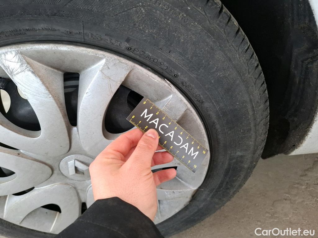  Renault  Clio  IV Air MediaNav 1.5 dCi 75CV BVM5 E6 #46