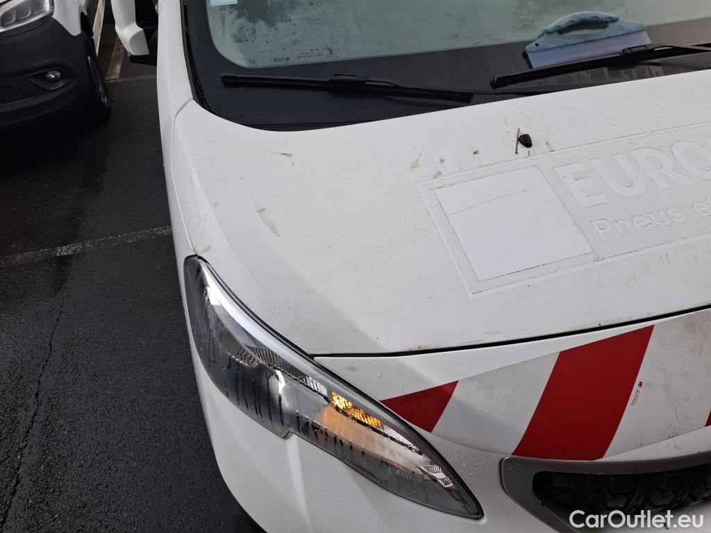  Peugeot  Expert PEUGEOT  VU 4p Fourgon BLUEHDI 120 S&S STANDARD PREMIUM PA #107