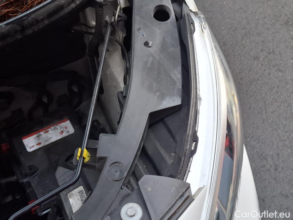  Peugeot  Expert PEUGEOT  VU 4p Fourgon BLUEHDI 120 S&S STANDARD PREMIUM PA #95