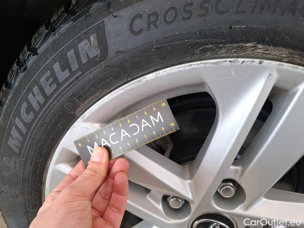  Toyota  Corolla TOYOTA  / 2018 / 5P / Berline Hybride 180h Dynamic Business #6