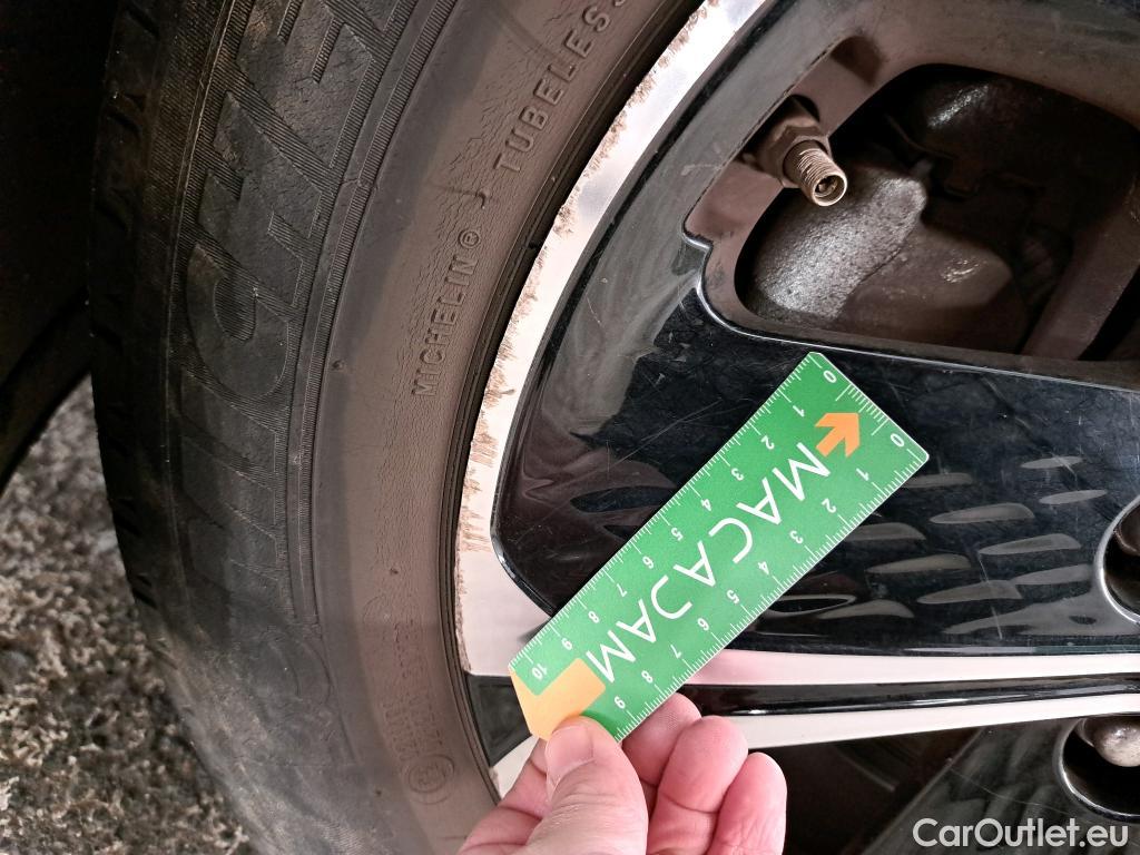  KIA  XCeed KIA  / 2019 / 5P / Crossover 1.6 GDI ISG ISG PHEV ACTIVE BUS DCT6 #14