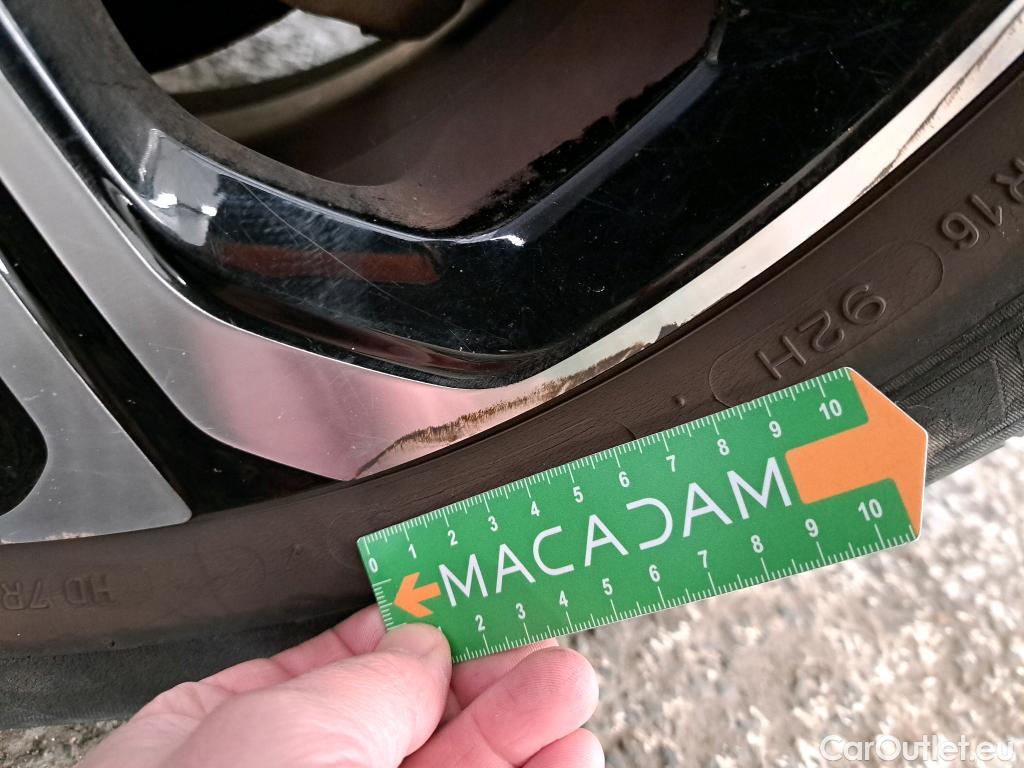  KIA  XCeed KIA  / 2019 / 5P / Crossover 1.6 GDI ISG ISG PHEV ACTIVE BUS DCT6 #34