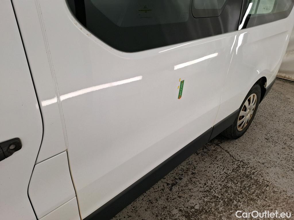  Renault  Trafic RENAULT  4p Combi Zen L2 Energy dCi 125 8 places #79