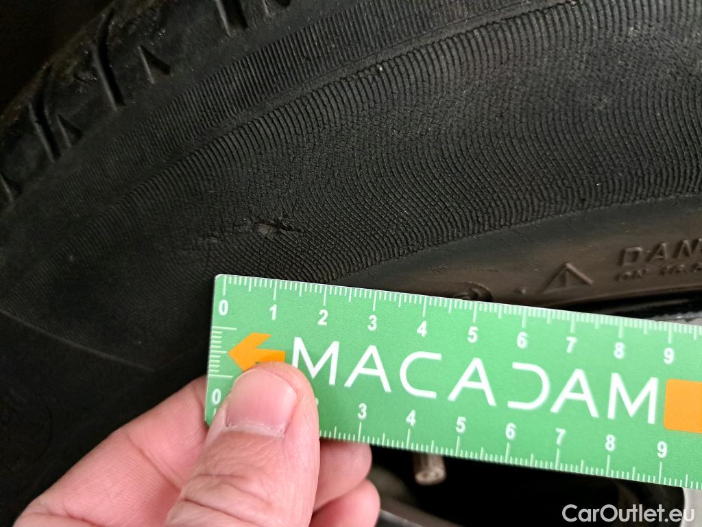  KIA  XCeed KIA  / 2019 / 5P / Crossover 1.6 GDI ISG ISG PHEV ACTIVE BUS DCT6 #9