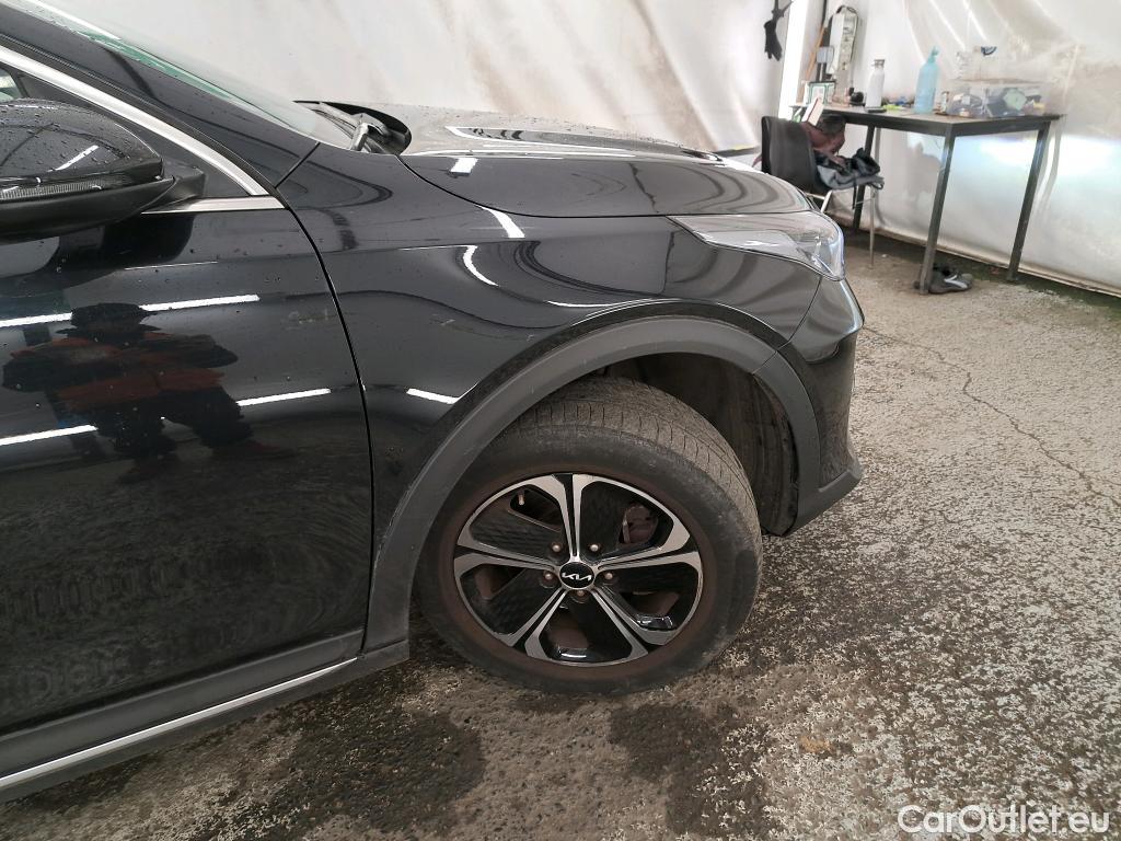  KIA  XCeed KIA  / 2019 / 5P / Crossover 1.6 GDI ISG ISG PHEV ACTIVE BUS DCT6 #30