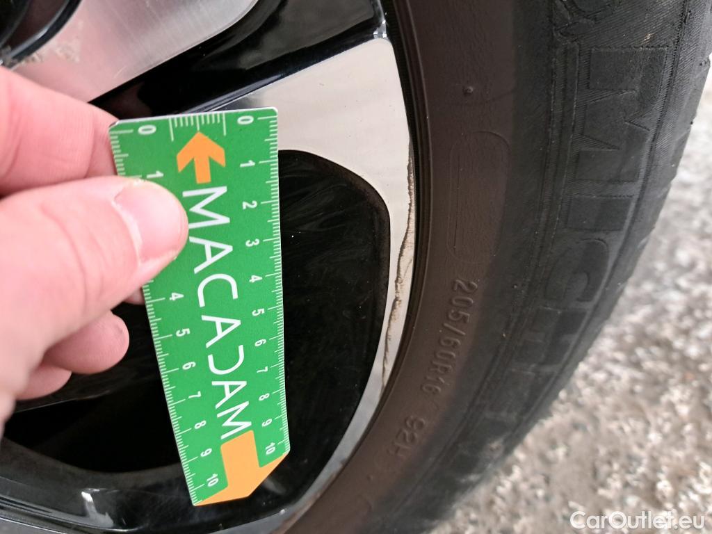  KIA  XCeed KIA  / 2019 / 5P / Crossover 1.6 GDI ISG ISG PHEV ACTIVE BUS DCT6 #35