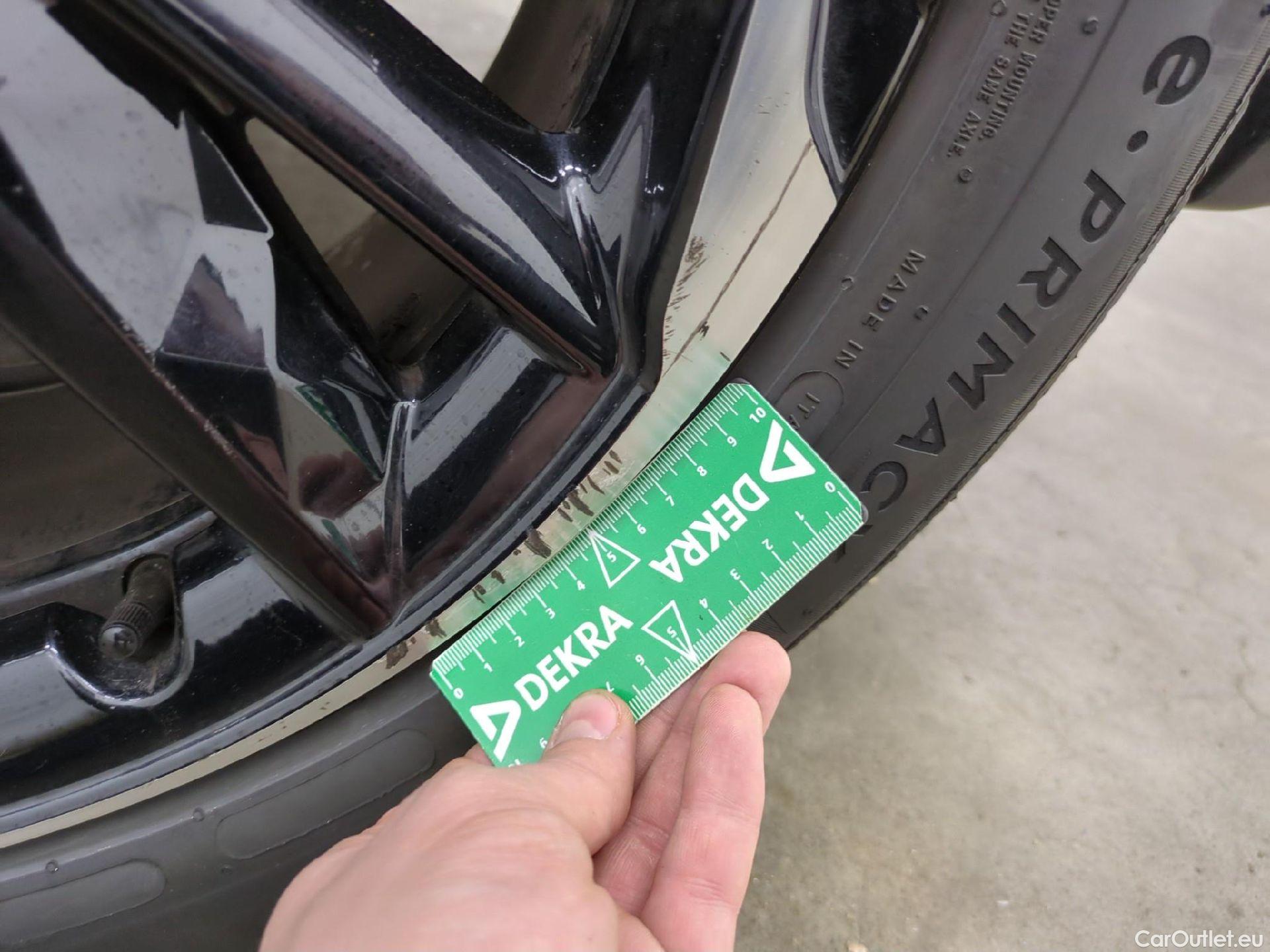  DS  DS7 DS DS 7 Crossback / 2017 / 5P / SUV PureTech 180 Auto PERFORMANCE Line #9