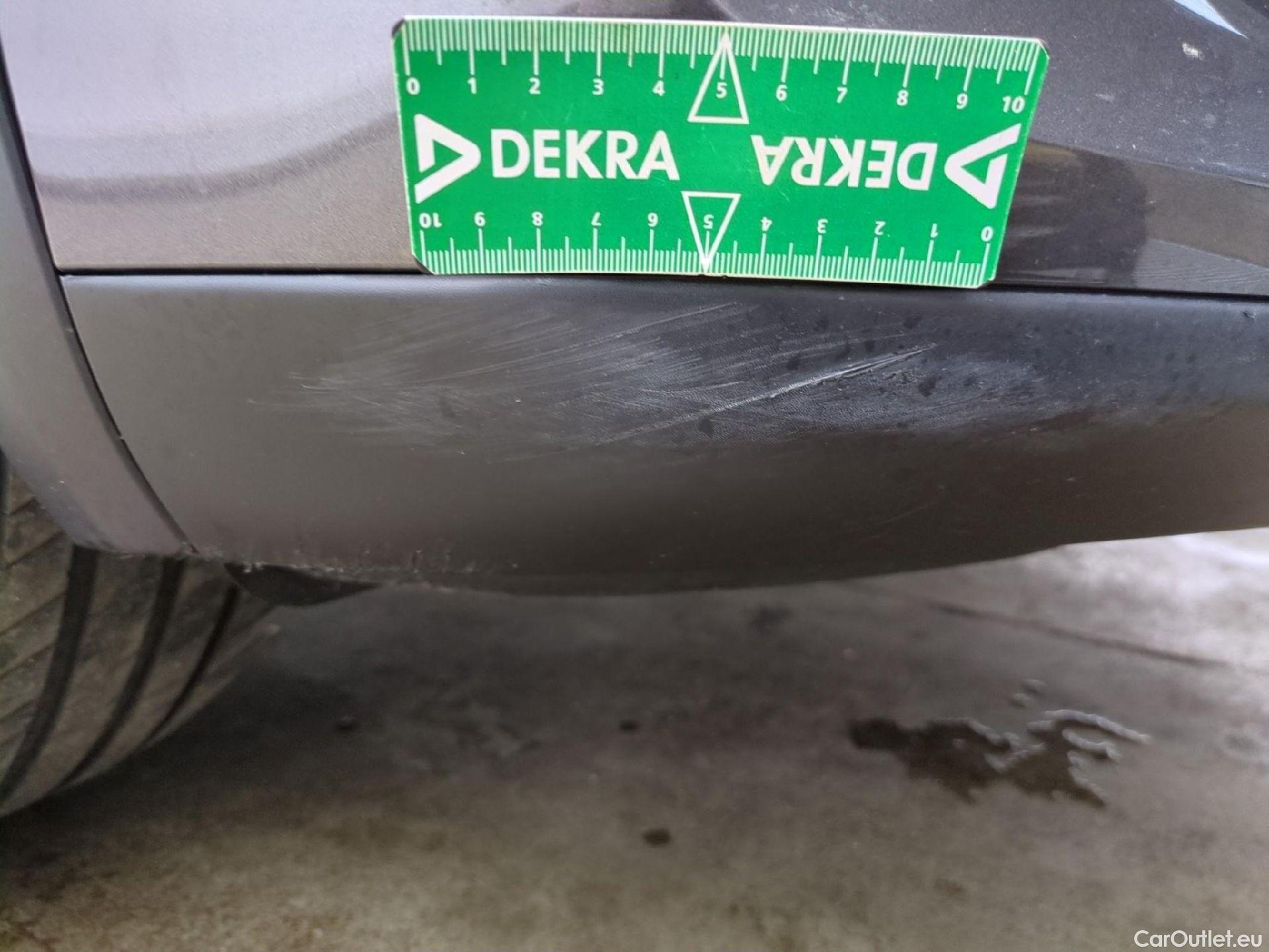  DS  DS7 DS DS 7 Crossback / 2017 / 5P / SUV PureTech 180 Auto PERFORMANCE Line #16