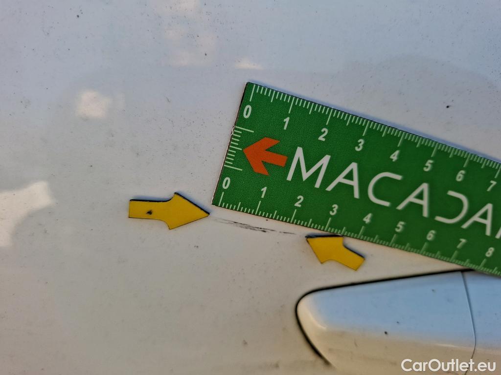  Citroen  C3 CITROEN  / 2016 / 5P / Berline PureTech 110 S&S BVM Shine Business #4