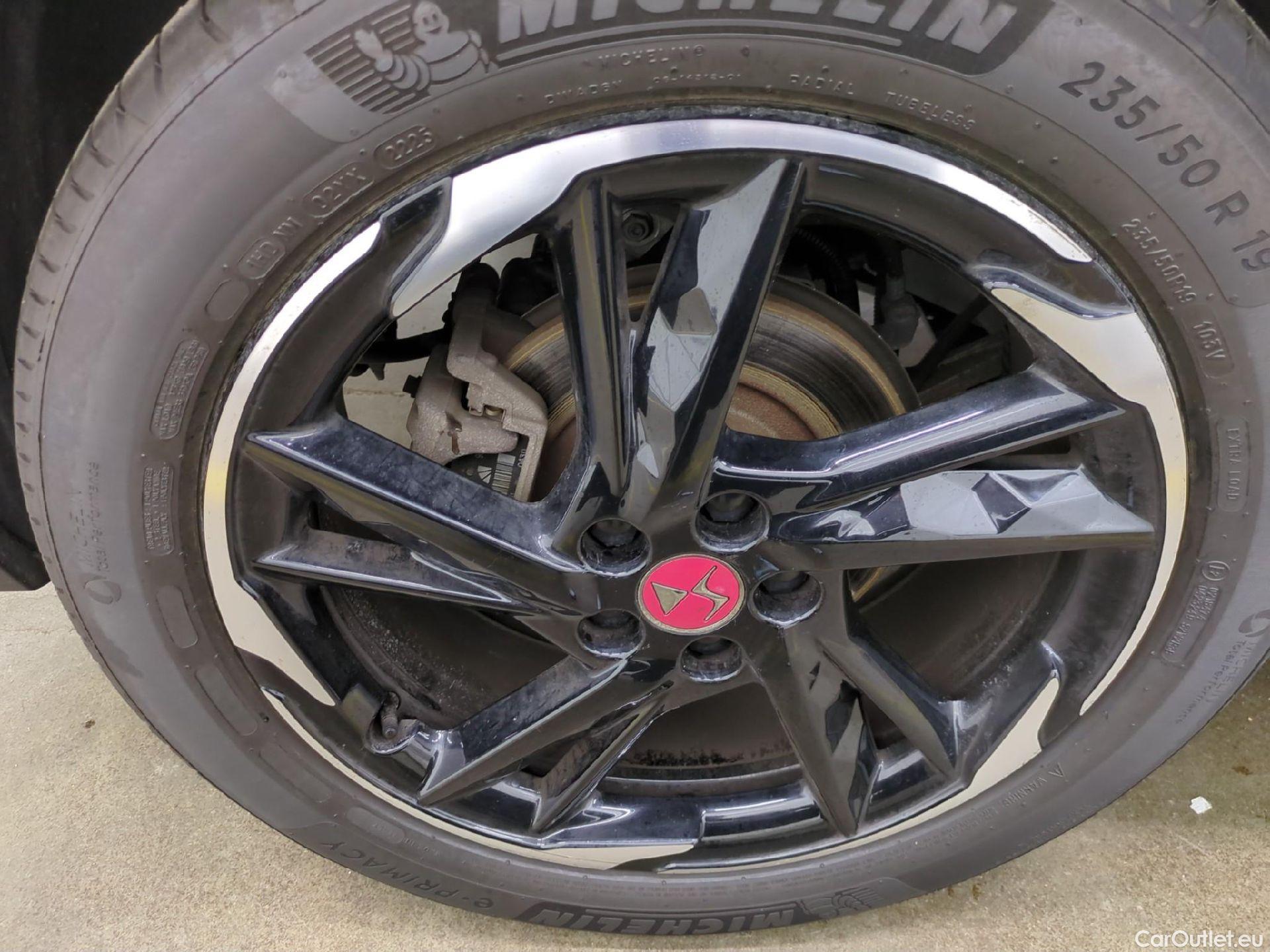  DS  DS7 DS DS 7 Crossback / 2017 / 5P / SUV PureTech 180 Auto PERFORMANCE Line #15