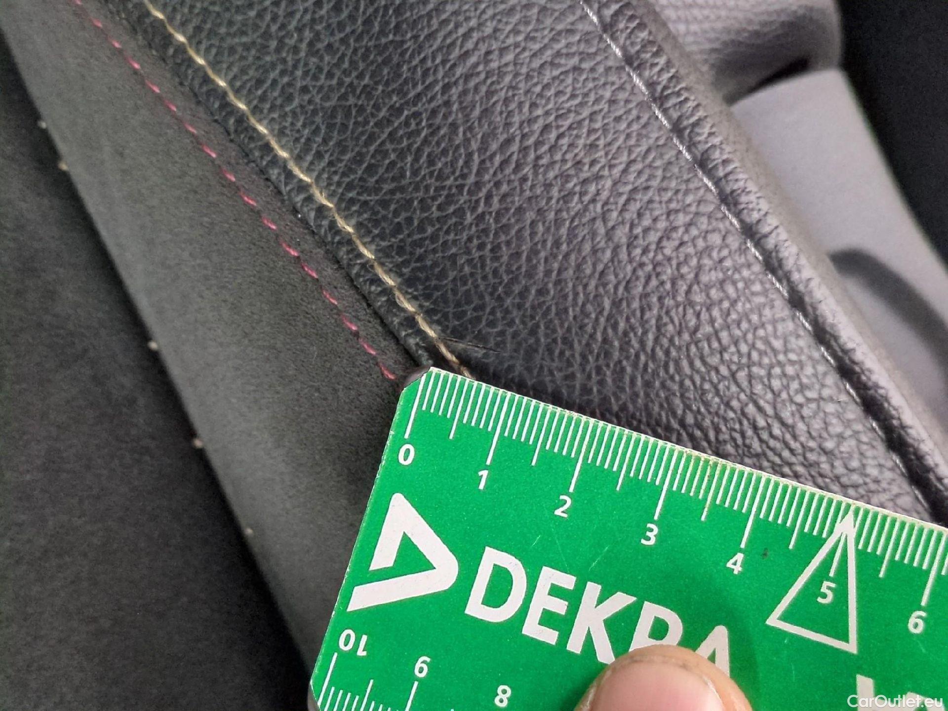  DS  DS7 DS DS 7 Crossback / 2017 / 5P / SUV PureTech 180 Auto PERFORMANCE Line #2