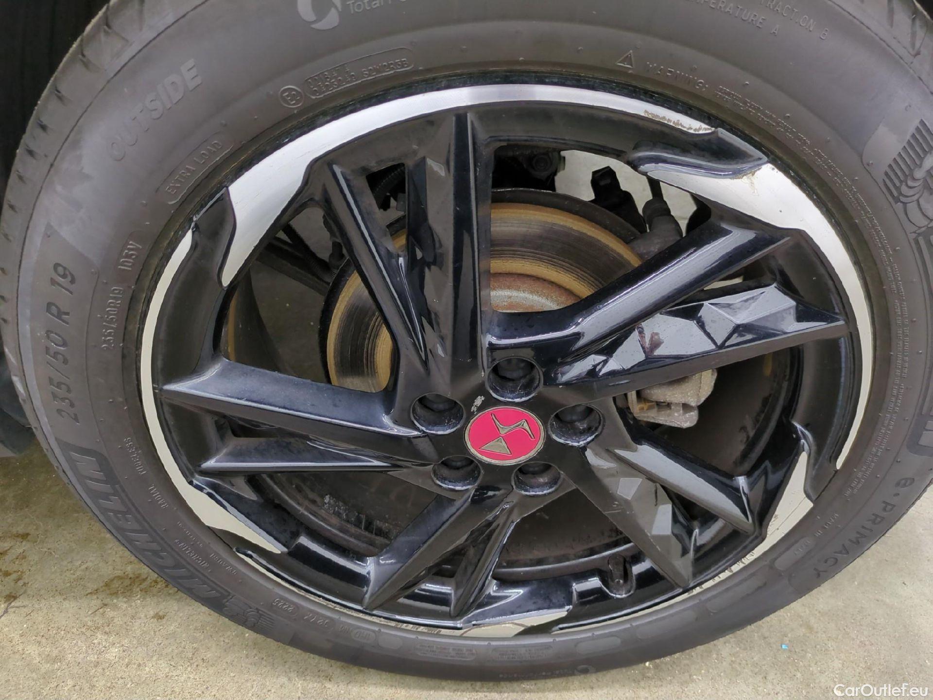  DS  DS7 DS DS 7 Crossback / 2017 / 5P / SUV PureTech 180 Auto PERFORMANCE Line #12