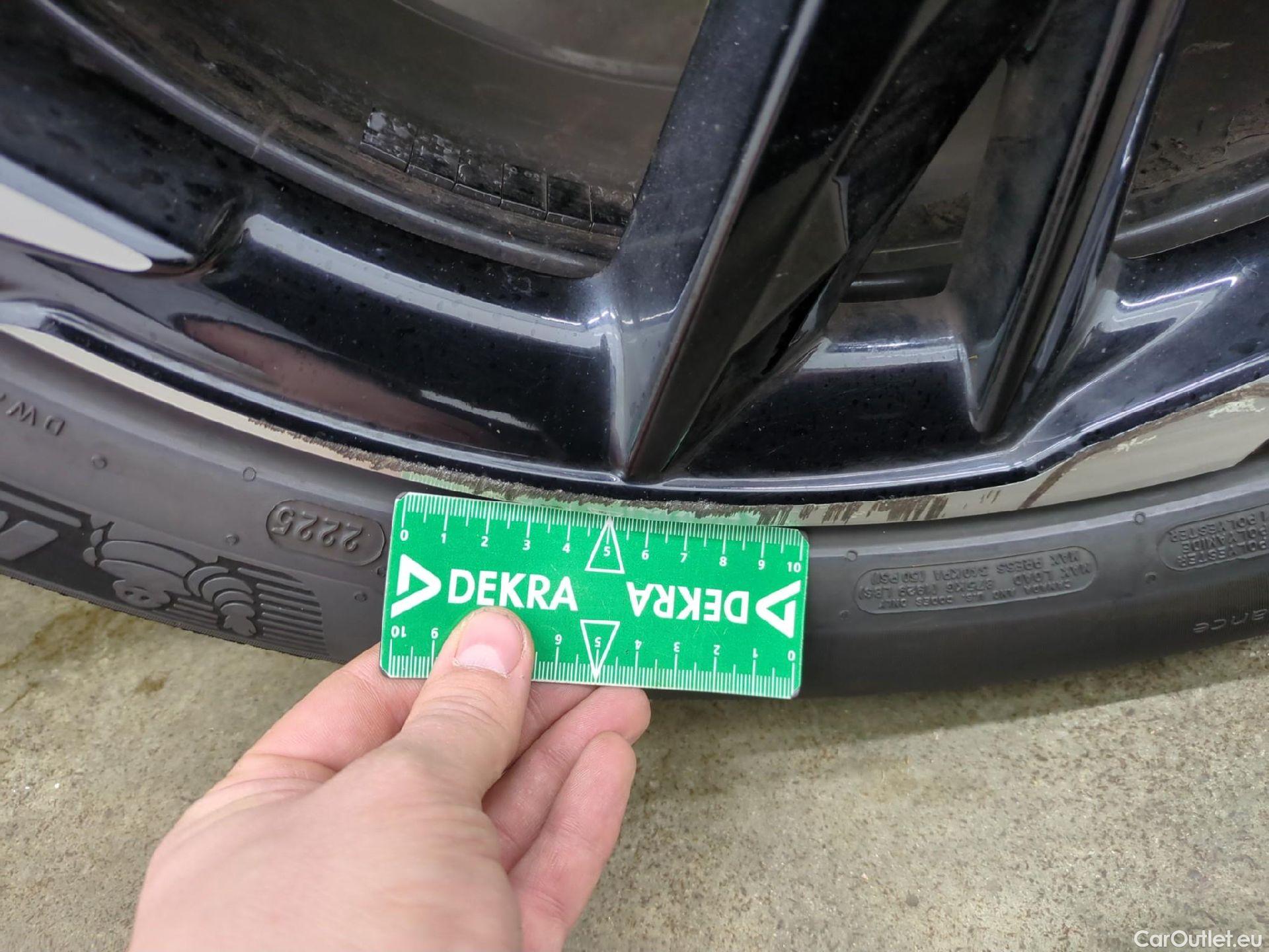  DS  DS7 DS DS 7 Crossback / 2017 / 5P / SUV PureTech 180 Auto PERFORMANCE Line #13