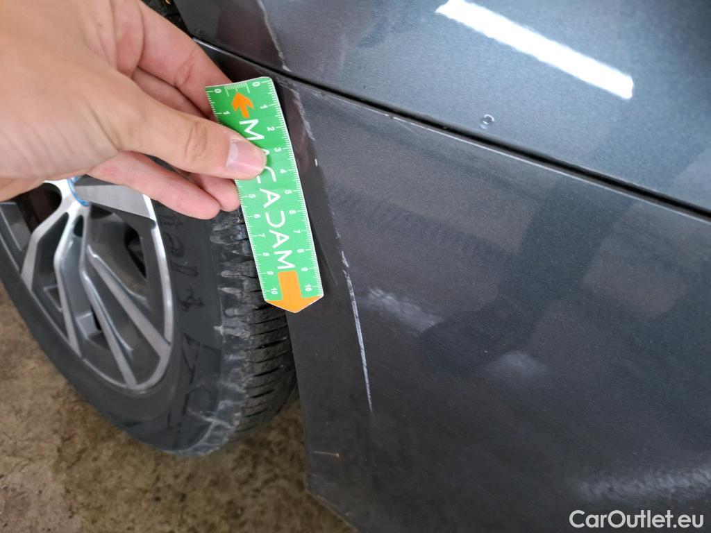  Bmw  Serie 3 BMW Série 3 Berline / 2018 / 4P / Berline 330e 292ch Business Design BVA8 Hybride #9