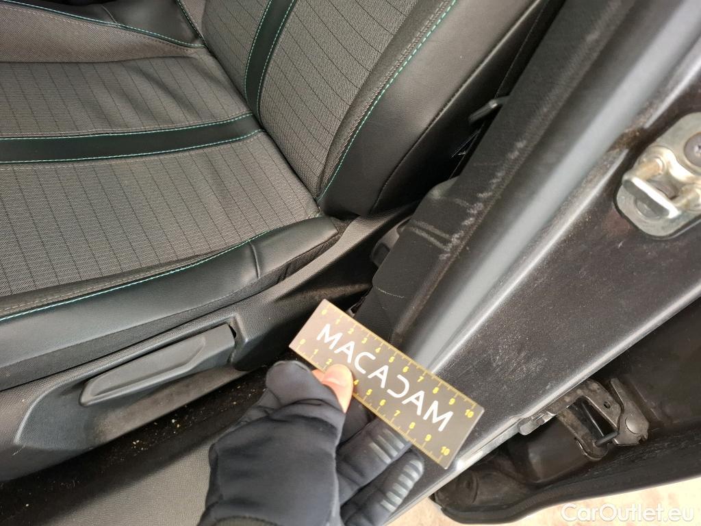  Peugeot  2008  Allure Business 1.5 HDi 130CV BVA8 E6d #1