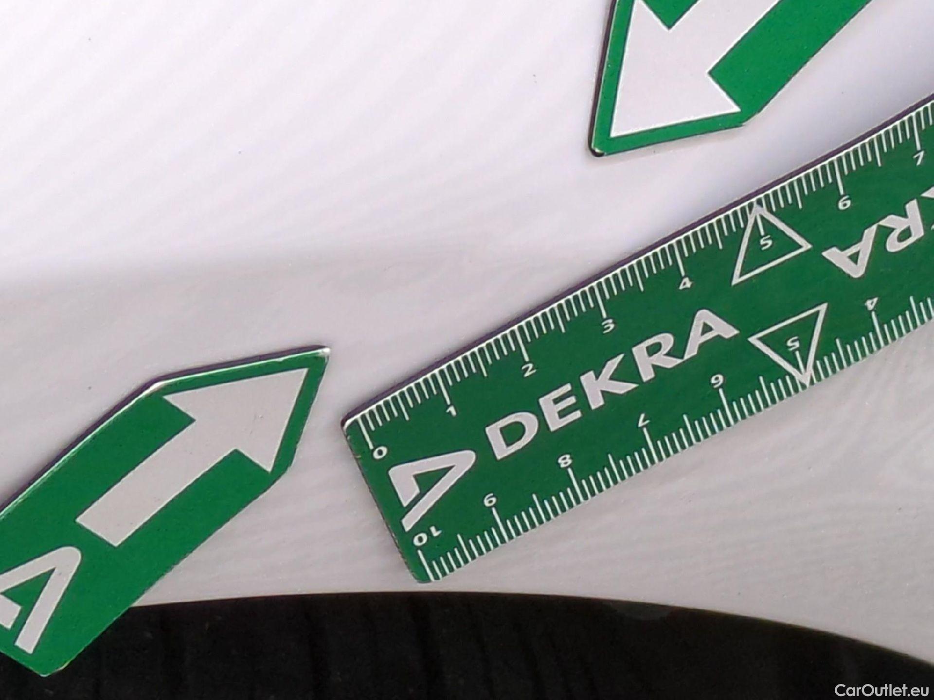  Toyota  Yaris TOYOTA  Hybride / 2019 / 5P / Berline Hybride 116h Dynamic Business Beyond Zer #29