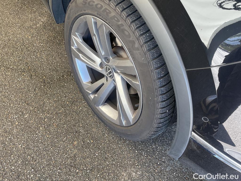  Volkswagen  Tiguan VOLKSWAGEN  / 2020 / 5P / SUV 2.0 TDI 150 DSG7 R-Line #9