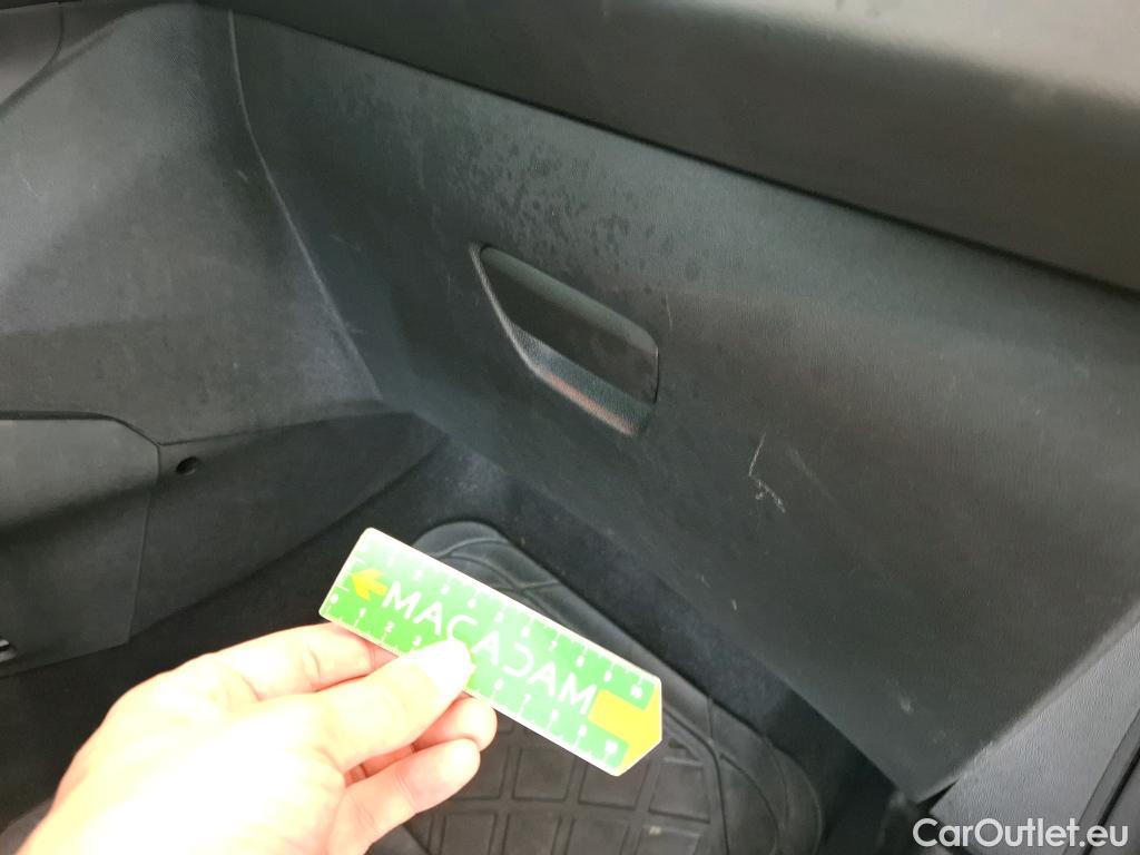  Peugeot  208  Affaire Premium Pack 1.2 80CV BVM5 E6dT #17