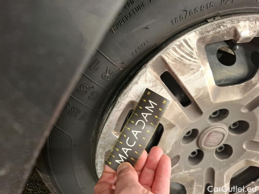  Fiat  Doblo FIAT Doblò Cargo / 2015 / 4P / Fourgonnette 1.3 Multijet 95 Business #92