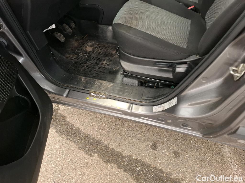  Fiat  Doblo FIAT Doblò Cargo / 2015 / 4P / Fourgonnette 1.3 Multijet 95 Business #65