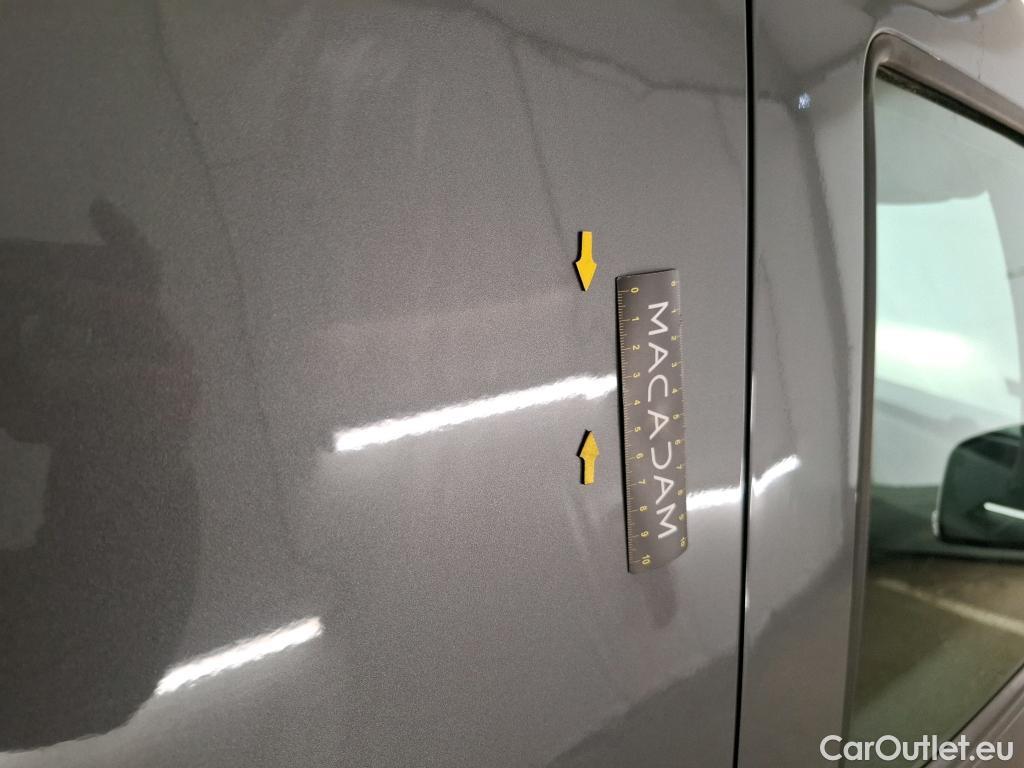  Fiat  Doblo FIAT Doblò Cargo / 2015 / 4P / Fourgonnette 1.3 Multijet 95 Business #44