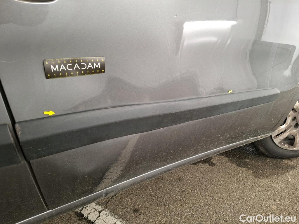  Fiat  Doblo FIAT Doblò Cargo / 2015 / 4P / Fourgonnette 1.3 Multijet 95 Business #2