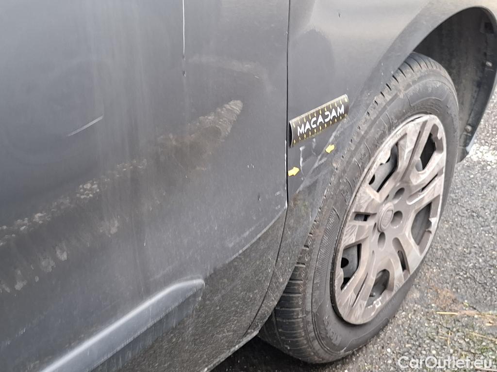  Fiat  Doblo FIAT Doblò Cargo / 2015 / 4P / Fourgonnette 1.3 Multijet 95 Business #56