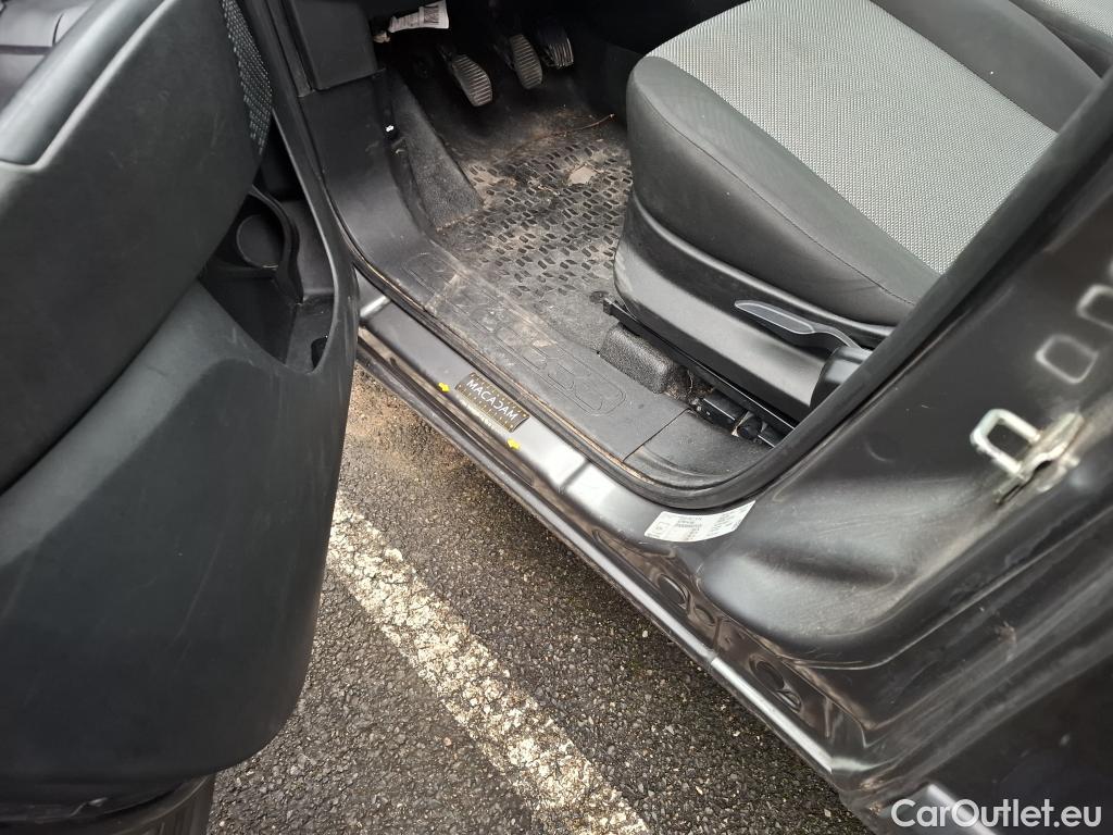  Fiat  Doblo FIAT Doblò Cargo / 2015 / 4P / Fourgonnette 1.3 Multijet 95 Business #69