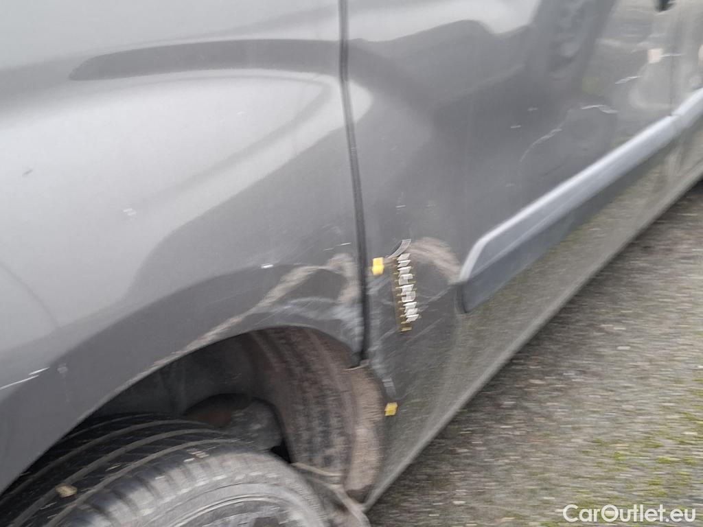  Fiat  Doblo FIAT Doblò Cargo / 2015 / 4P / Fourgonnette 1.3 Multijet 95 Business #45